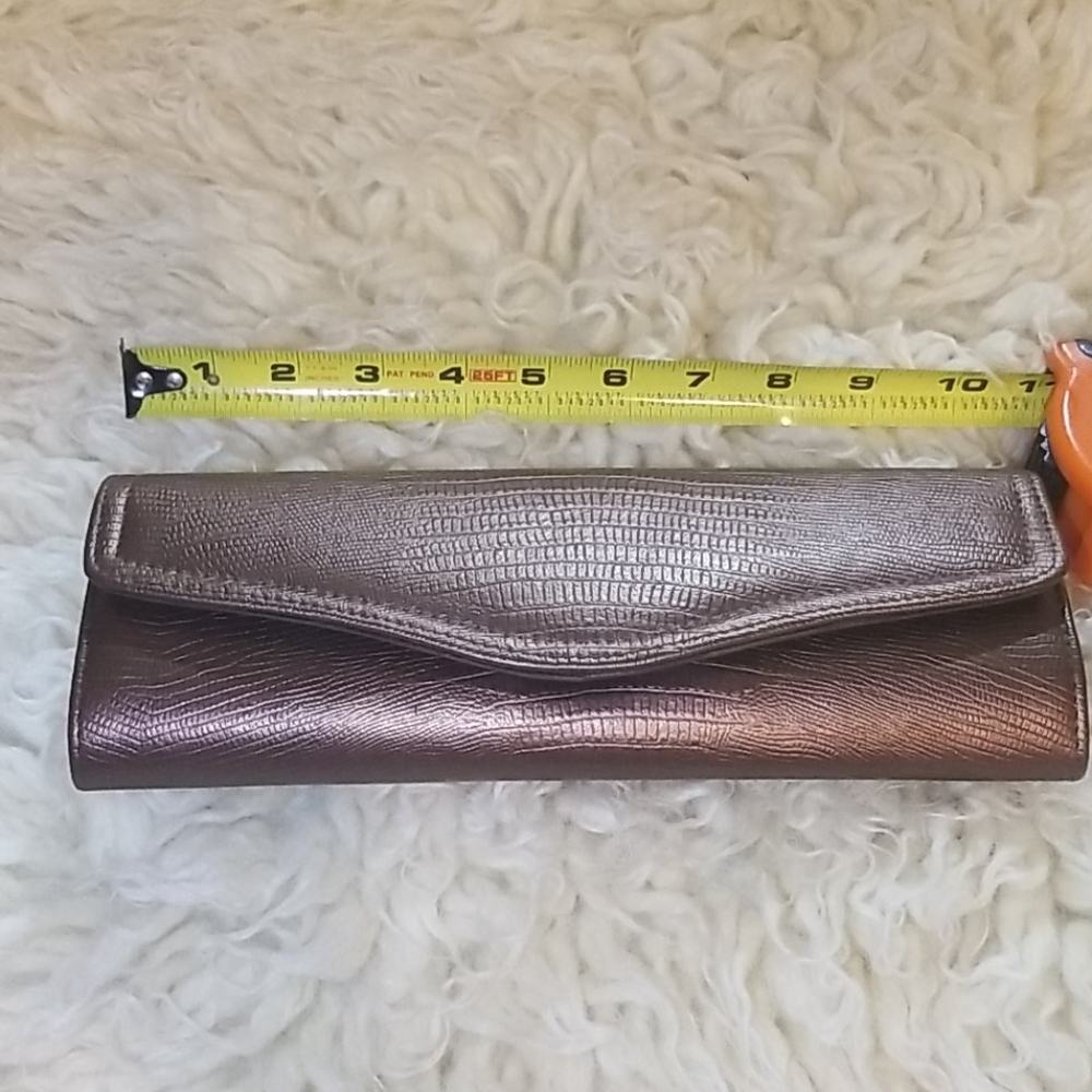 Rust color clutch